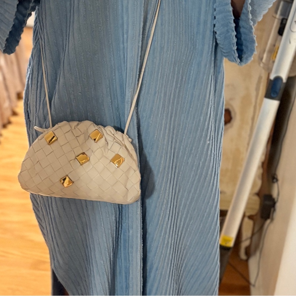 Bottega Veneta White Woven Leather Mini Pouch with Gold Studs - Picture 6 of 8